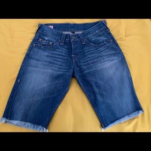 Men’s True Religion Geno Frayed Straight Short